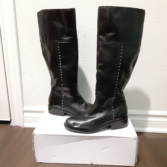 Marc Fisher - Picture 4 of 9